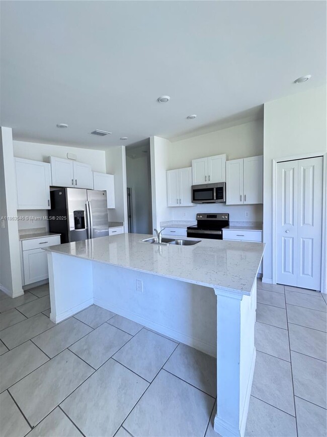 Building Photo - 12089 Monterey Pine Ln