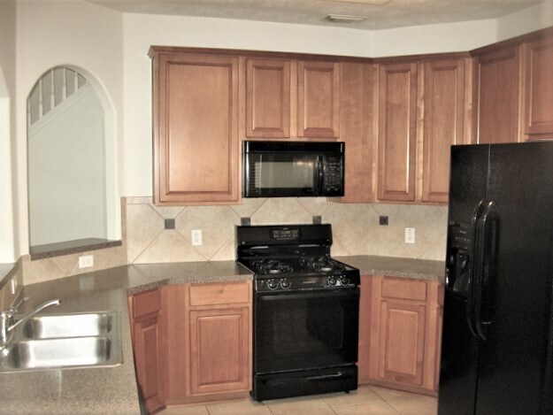 Building Photo - 9226 Hidden Lake Cir
