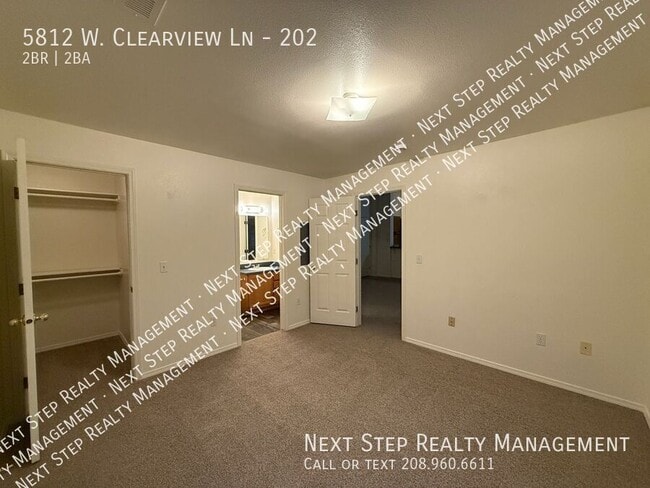 Building Photo - 5812 W Clearview Ln