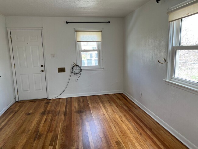 Foto del edificio - 1115 E 7th St