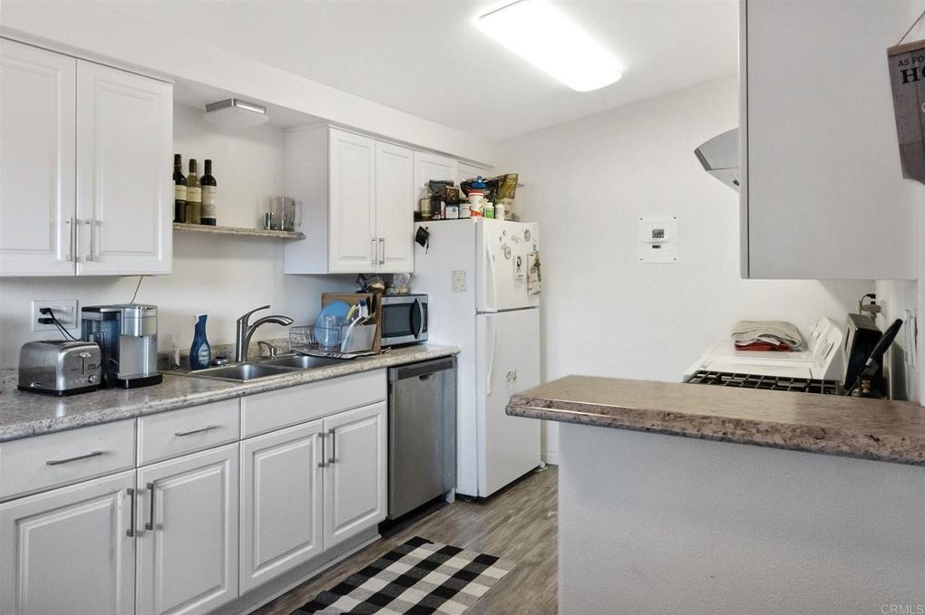 Kitchen - 3001 Coolidge Ave
