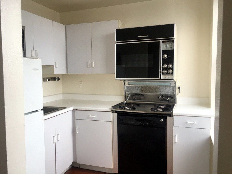Primary Photo - 310 Riverside Blvd