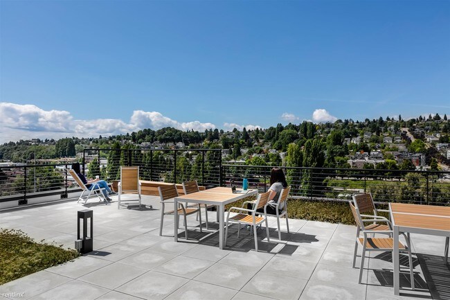 Building Photo - 3046 17th Ave W