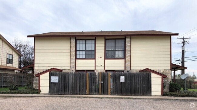Building Photo - 1102 Covey Ln
