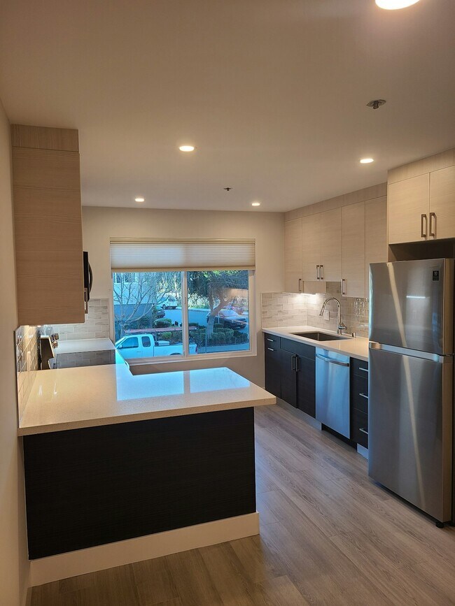 Building Photo - 464 Clinton Street #211, Unit 211