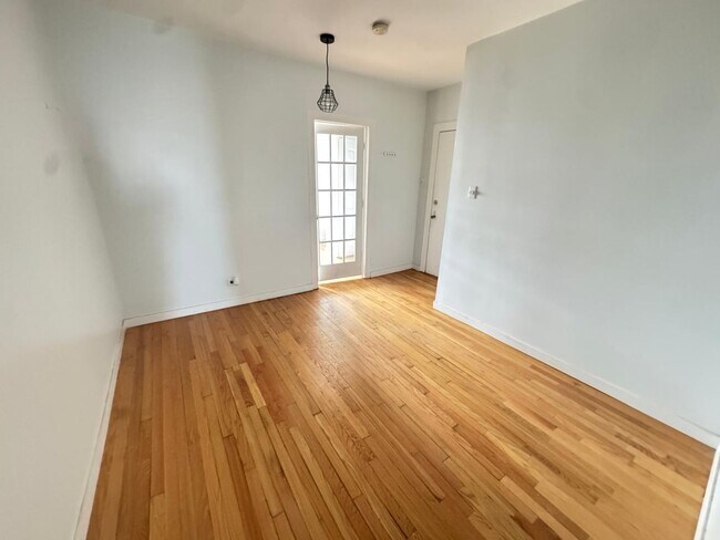 Foto del edificio - 2700 N Laramie Ave