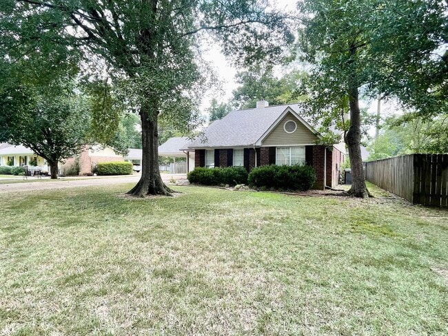 Building Photo - 3 Bedroom 2 Bathroom Home for Rent in the ...