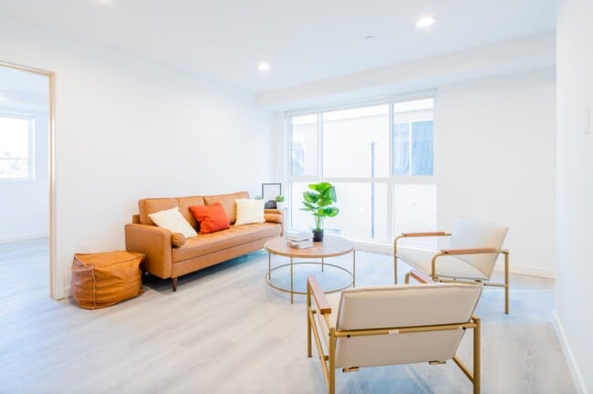 coliving space - 1815 W Adams Blvd