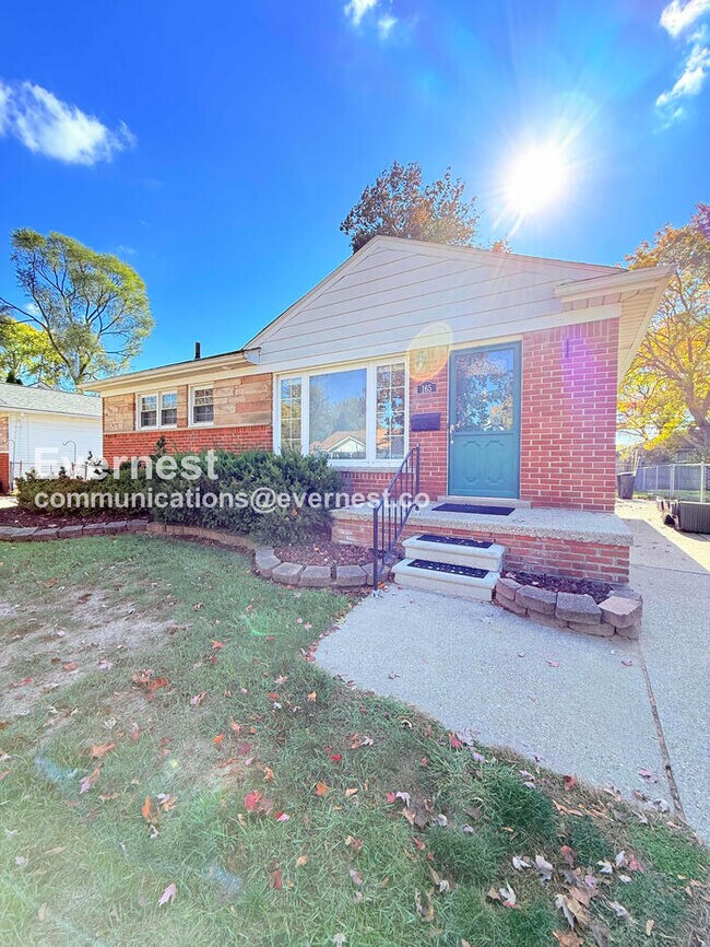 Foto del edificio - 3 Bed/1 Bath Home with Fenced Yard / Pet-Friendly / Vouchers Accepted / Available Now!