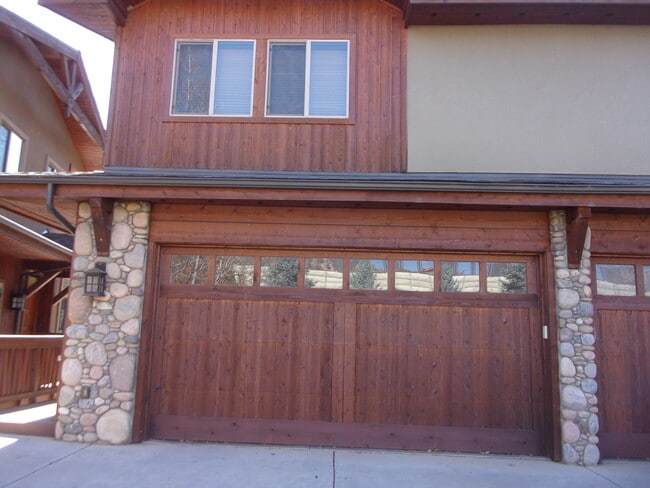 Building Photo - 50 River Oaks Dr