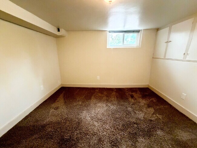 Foto del edificio - Charming 1-Bedroom Apartment Near Downtown | Utilities Included