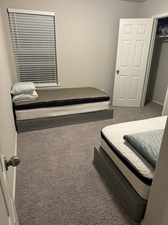 Building Photo - 4310 Stuebner Hl Dr