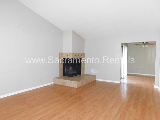 Building Photo - 3 br, 2 bath House - 5911 Petaluma Court