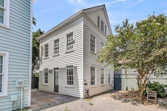 Building Photo - 9 Bogard St