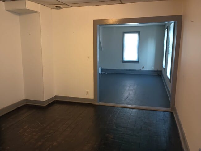 Building Photo - 126 1st St