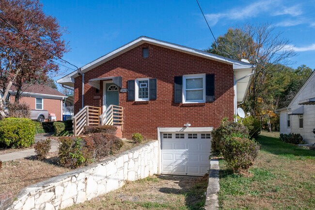 Building Photo - 2519 Amhurst St