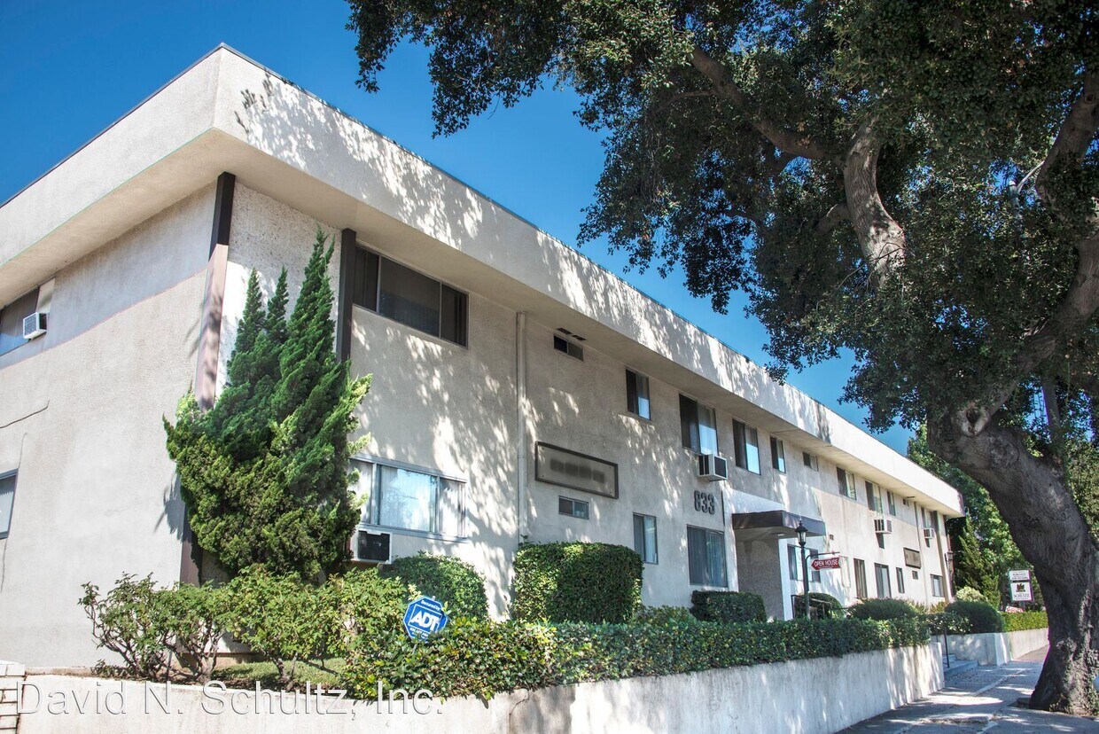 Primary Photo - 833 W Foothill Blvd