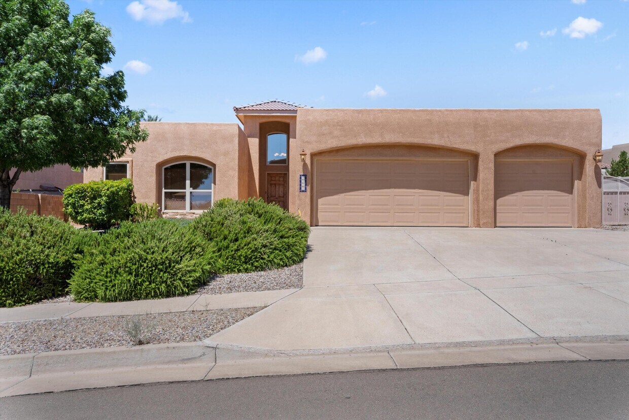 9933 Bellevue St NW, Albuquerque, NM 87114 House Rental in