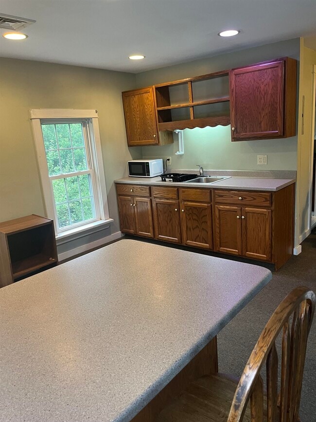 Foto del edificio - 586 Bellows Falls Rd