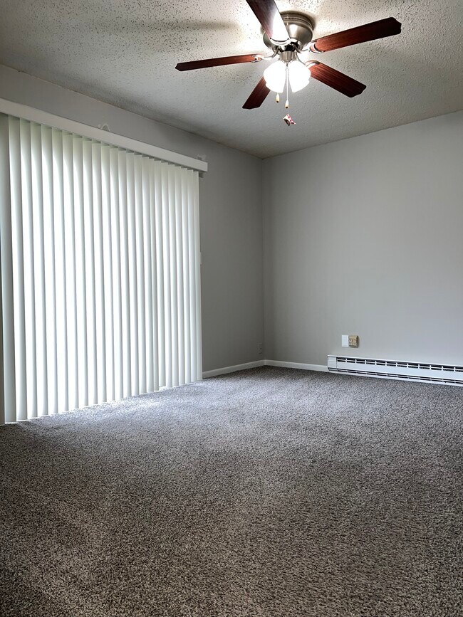 Building Photo - 5236 Pointe Dr