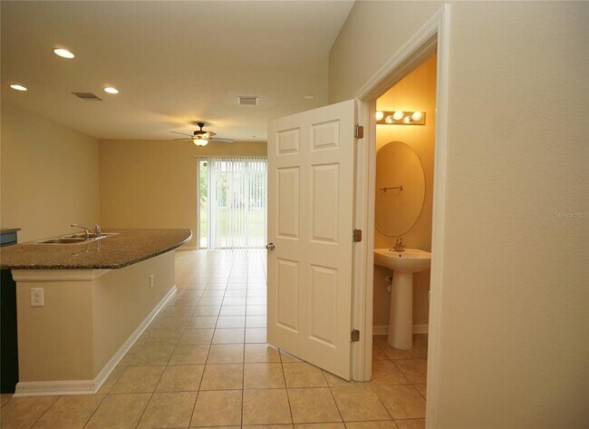 Foto del edificio - 6938 Towne Lake Rd