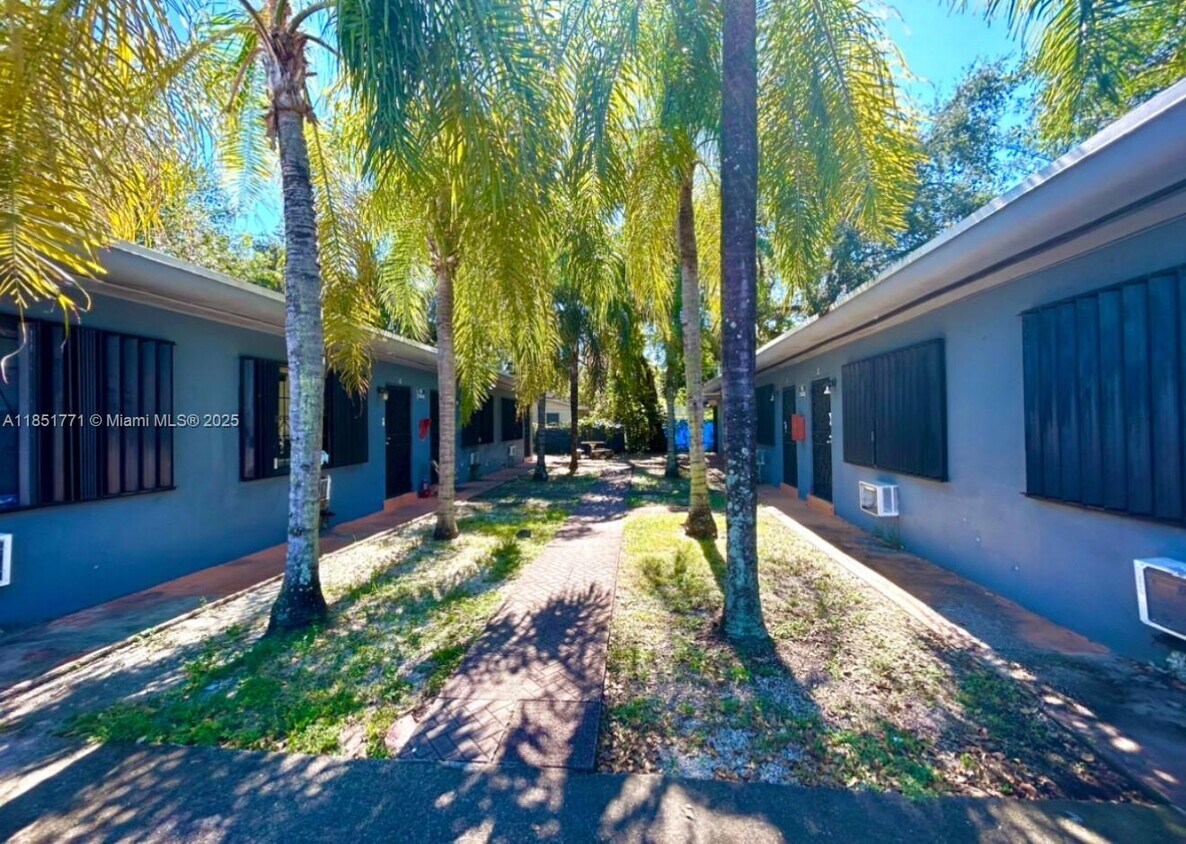 Foto principal - 30 NW 71st St