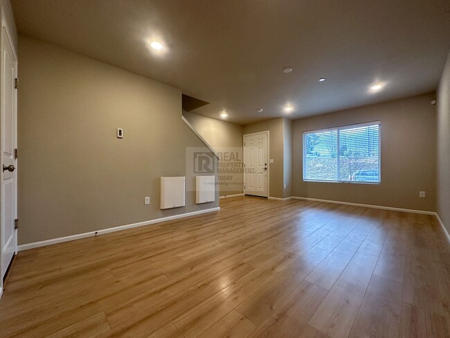 Foto del edificio - Spacious 2 Bedroom Condo in Puyallup!