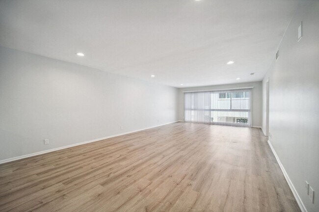 Interior Photo - 170 North Crescent Street