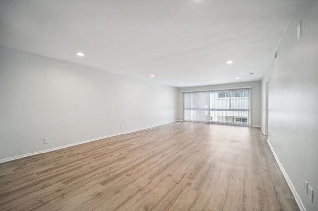 Interior Photo - 170 North Crescent Street