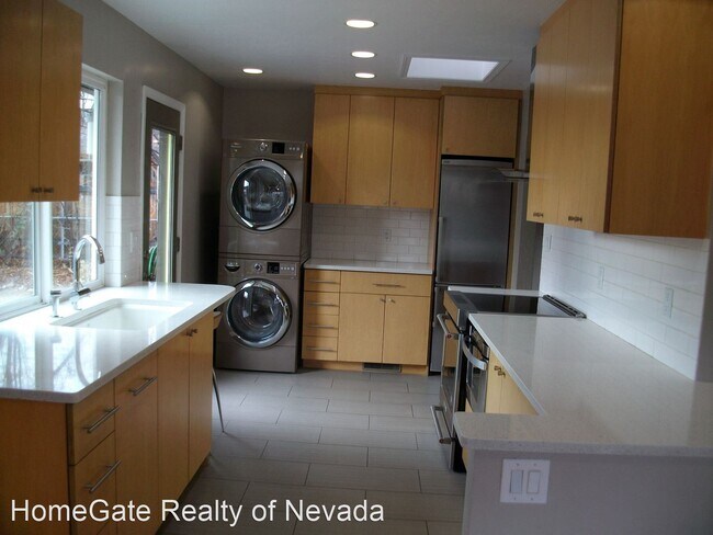 Foto del edificio - 2 br, 1 bath House - 1670 McKinley Dr