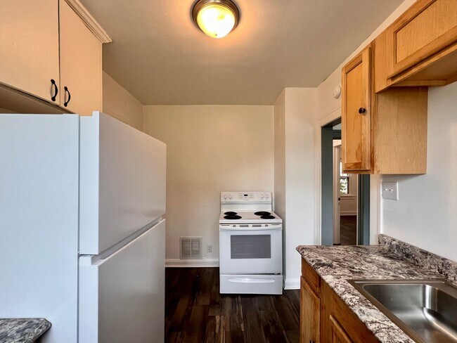 Foto del edificio - 4158 Mayfield Dr