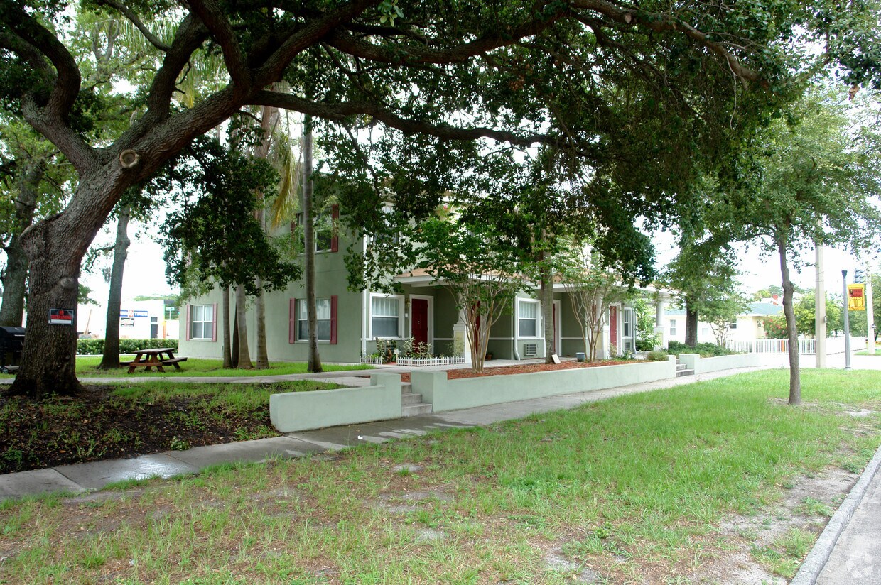 Building Photo - 2790 1st Ave N
