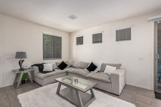 Building Photo - Stylish 3?Bed • 2.5?Bath Home in Cypress R...