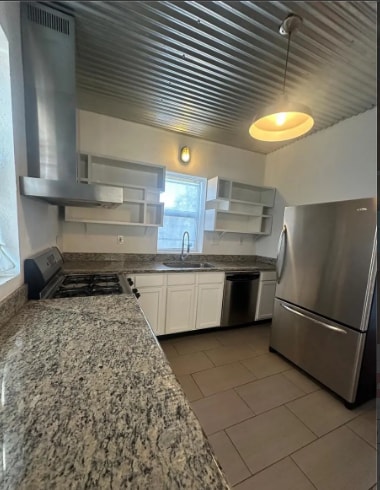 Building Photo - 418 W 43rd Ave