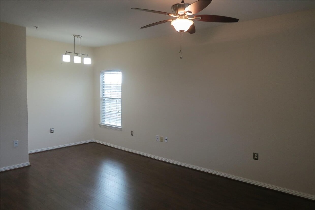 For Lease 1st Floor Unit | 2 Bed, 1 Bath | 860 Sq Ft | Southland Terrace Community | - For Lease 1st Floor Unit | 2 Bed, 1 Bath | 860 Sq Ft | Southland Terrace Community |