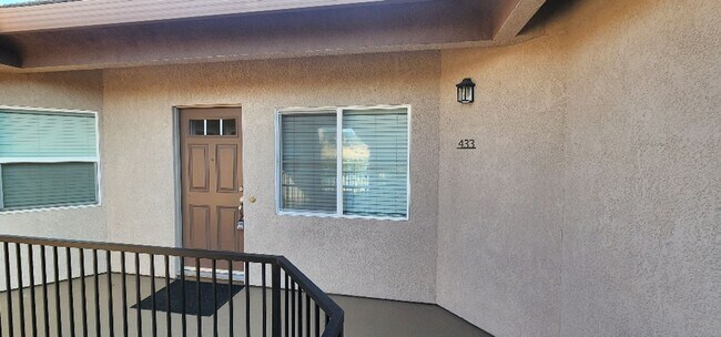 Foto del edificio - Now Available – Freshly Updated 2-Bedroom,...
