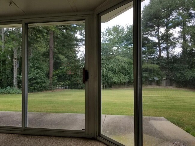 Building Photo - 10580 Stonepoint Pl