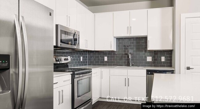 Foto del edificio - 1700 Ranch Rd 620 N