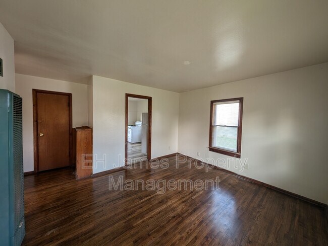 Foto del edificio - 1668 E 72nd St N