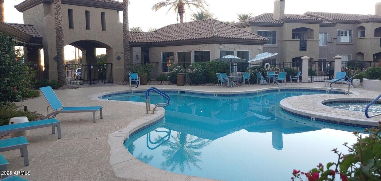 Foto principal - 3236 E Chandler Blvd