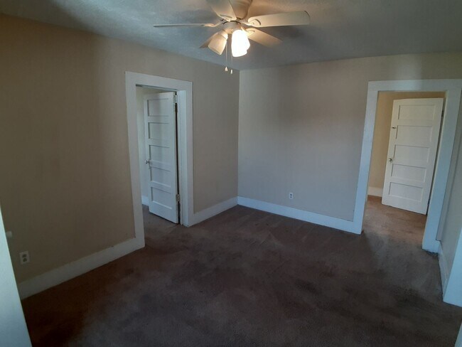 Building Photo - 204 Bolling St