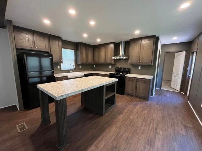 Foto del edificio - 106 E Semands St