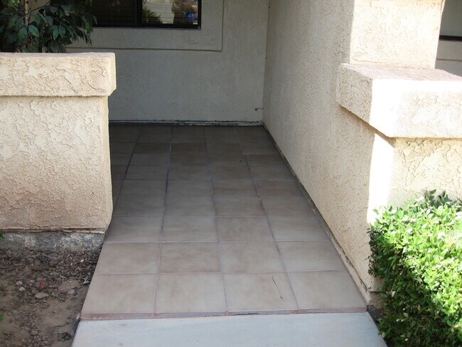 Building Photo - YUMA CORONA
