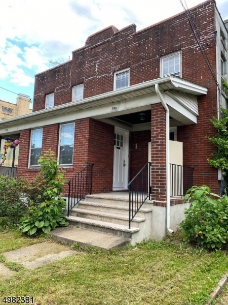 Primary Photo - 760 Central Ave