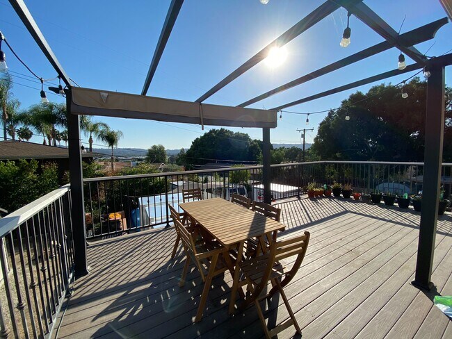 Building Photo - 16044 Las Vecinas Dr