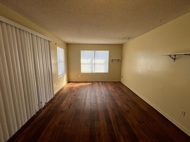 Foto del edificio - 1619 Victory St