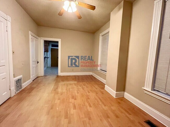 Foto del edificio - 1754 N Washington St