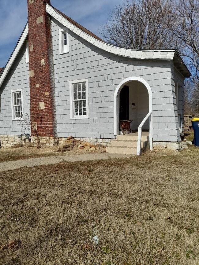 Building Photo - 1814 E 68th St