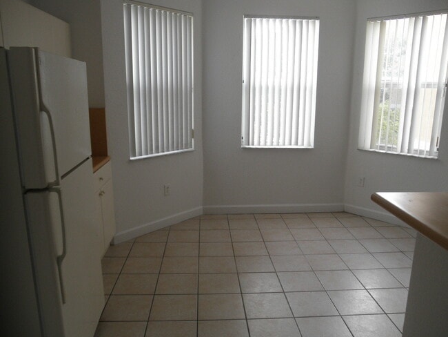 Building Photo - Shoma Townhomes