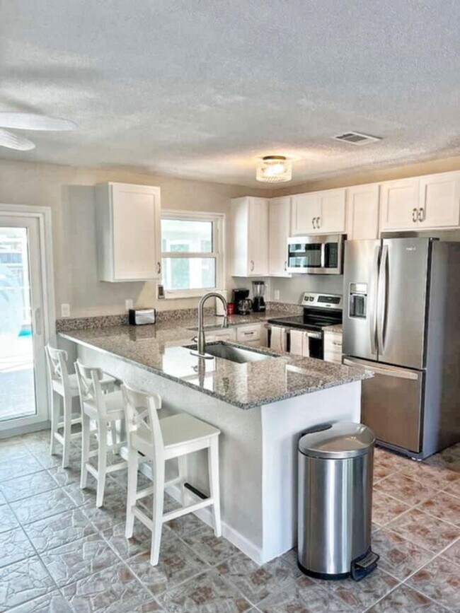 Building Photo - Waterfront 2BR/2BA Home w/ Pool, Dock & Ga...